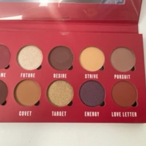 Be Passionate About Eyeshadow Palette with 4 Eye Brushes and Brush Cleaner - Picture 4 of 13